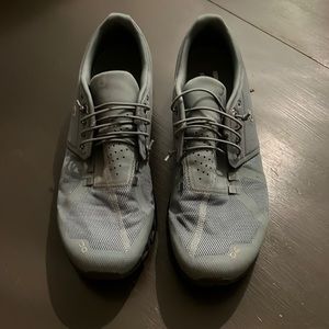 On Cloud Running Shoes - size 13- sea foam green